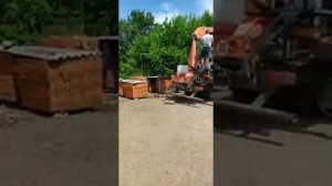 Кирпич лицевой керамея.Загрузка на манипулятор и доставка на объект.
