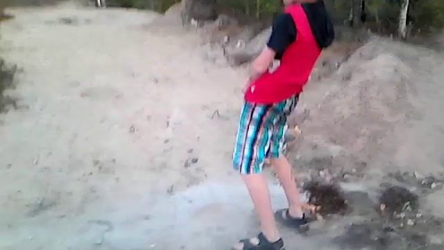 Возбуждённый школьник