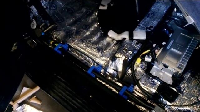 Шумоизоляция на Toyota Land Crusser 200 смотреть онлайн