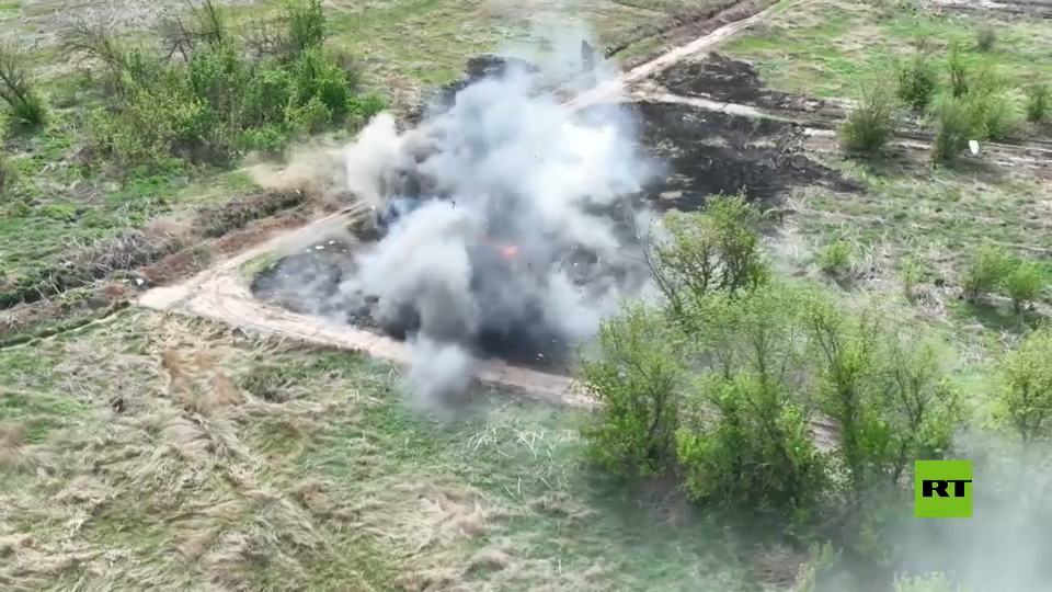 قوة روسية تنقذ امرأة وأطفالها من قصف مدفعي ومسيّرات أوكرانية لاحقت سيارتهم