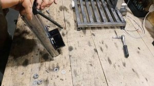 Тиски для сверлильной стойки из уголка и шпильки. Практически даром! Metal Mini Drill Vise || DIY