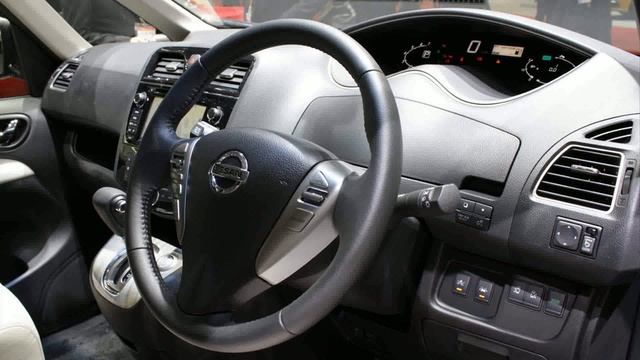 Как снять руль на nissan serena c26