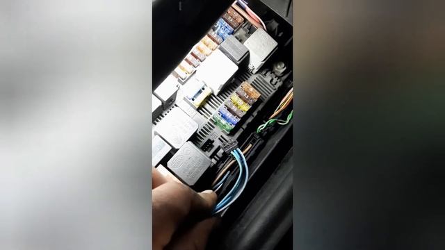 W211 Горит красный аккомулятор смотреть онлайн