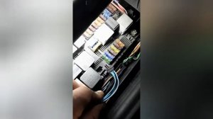 W211 Горит красный аккомулятор