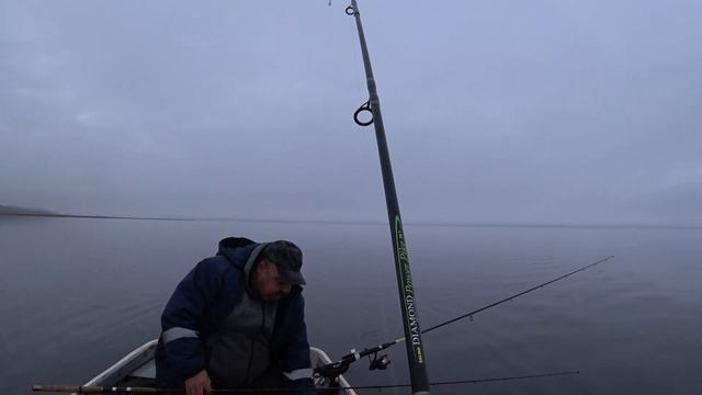 Троллинг.Сюрпризы озера Буртниекс.Осенний клёв хищной рыбы.Fishing on the Burtnieks lake. смотреть онлайн