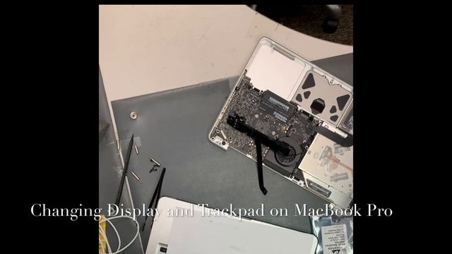 Changing display and trackpad on MacBook Pro смотреть онлайн