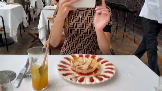 Елизавета Нугуманова в самом дорогом ресторане России White Rabbit смотреть онлайн