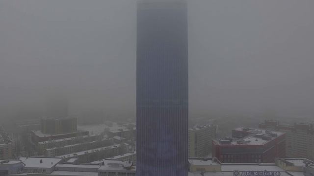 Аэросъёмка Лидер Тауэр зимний туман смотреть онлайн