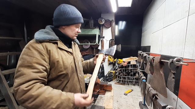 К 23 февраля делаем топор. Топорище из лиственницы!