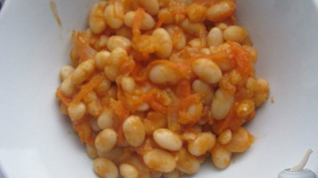 Фасоль тушёная с овощами