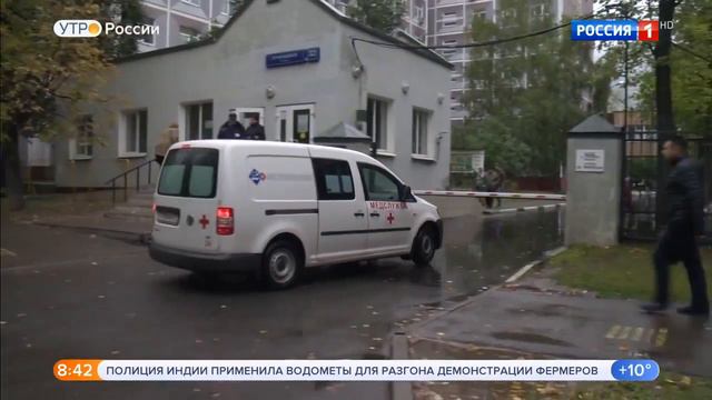 Вход родственников к пациенту в отделение реанимации.