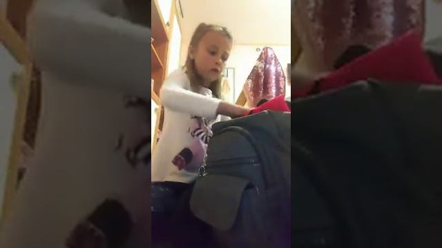 Какво държа в моята училищна раница смотреть онлайн