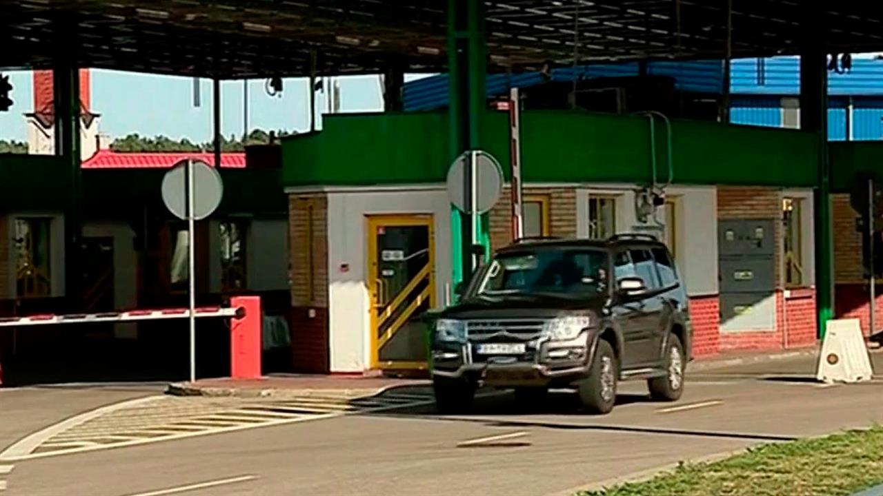 Власти Польши запрещают въезд на территорию своей страны машин с российскими номерами