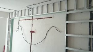 гипсокартонная панель на стене, с нишами и подсветкой. Монтаж гипсокартона.