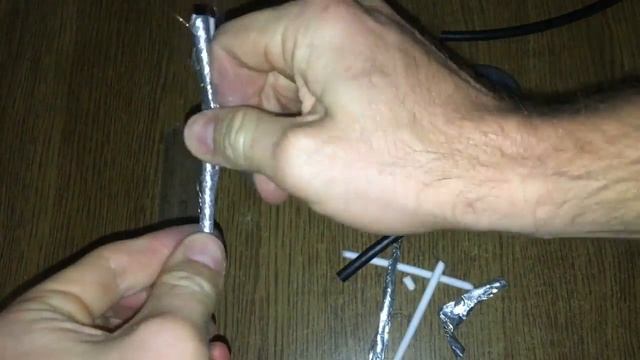 Простая T2 антенна из коаксиального кабеля. Комнатная антенна для цифрового ТВ своими руками.