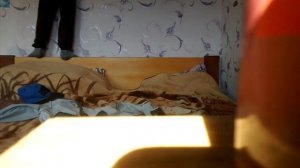 Делаем сальто на кровати))))