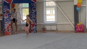 Упражнения с обручем (обруч)
