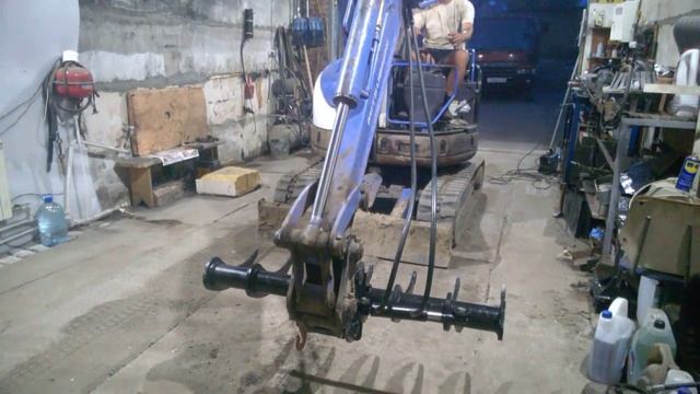 Грабли подворотные на мини экскаватор. БРС. Быстросъем. смотреть онлайн