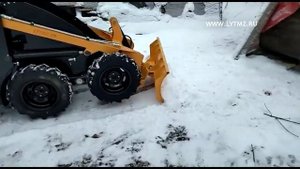Погрузчик Лыткаринец П300 и отвал снеговой (без гидавлики).