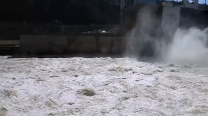 Потрясающее зрелище! Водосброс на Павловской ГЭС в Башкирии