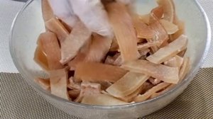 У вас есть свиные шкурки ?Тогда приготовте эту вкуснятину .Желе из свиных шкур по корейски(돼지 껍질 묵