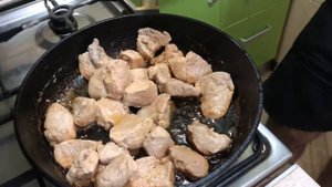 Оджахури , жареный картофель со свининой на сковородке!
