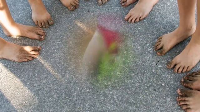 Ходить босиком - полезно или вредно? Польза и вред  ходьбы без обуви!