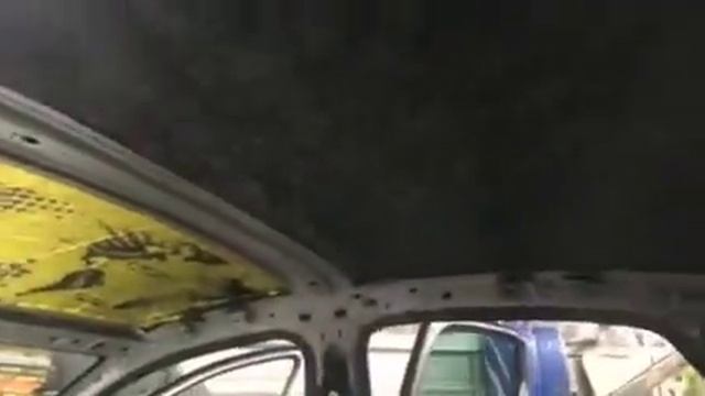 Зашумили потолок Фольксваген Поло в два слоя общей толщиной 13 мм. Создание автотишины смотреть онлайн