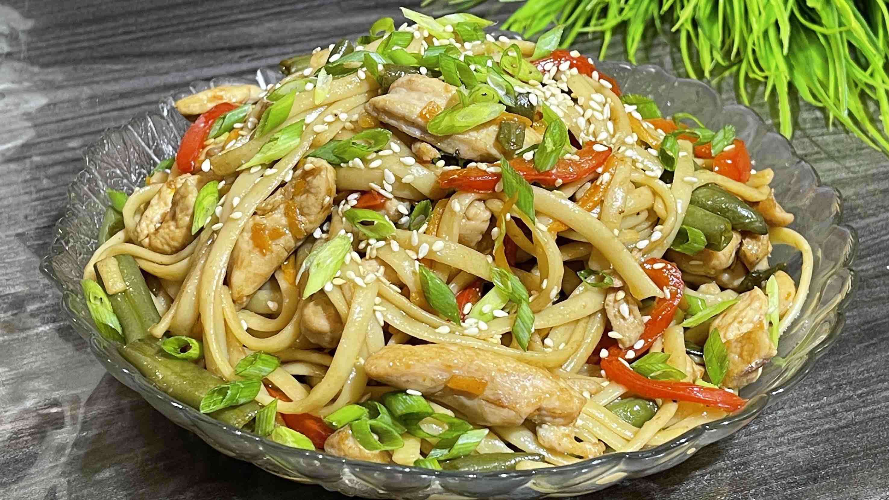 Вкусный ужин за 20 минут. Лапша «По-Азиатский» в домашних условиях. Готовится очень просто.