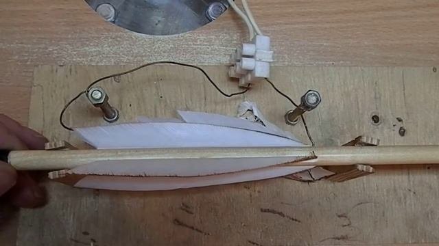 Стрелы для лука своими руками. Обрезка перьев. Homemade Feather Burner