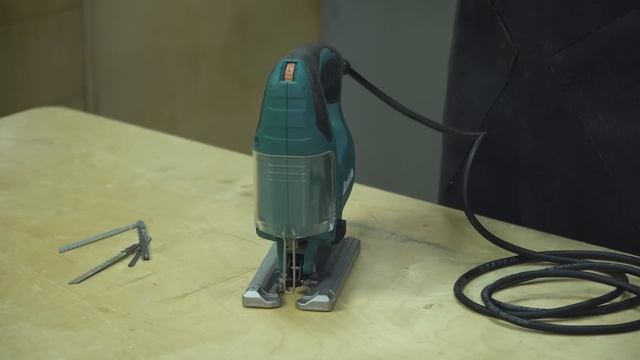 Как пилить лобзиком ровно и без сколов? | Мастерская Ситилинк смотреть онлайн