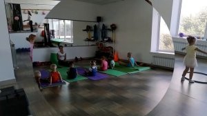 Детский фитнес. Тренировка с мячом