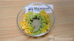 Куриный суп с вермишелью, сладким перцем и сельдереем