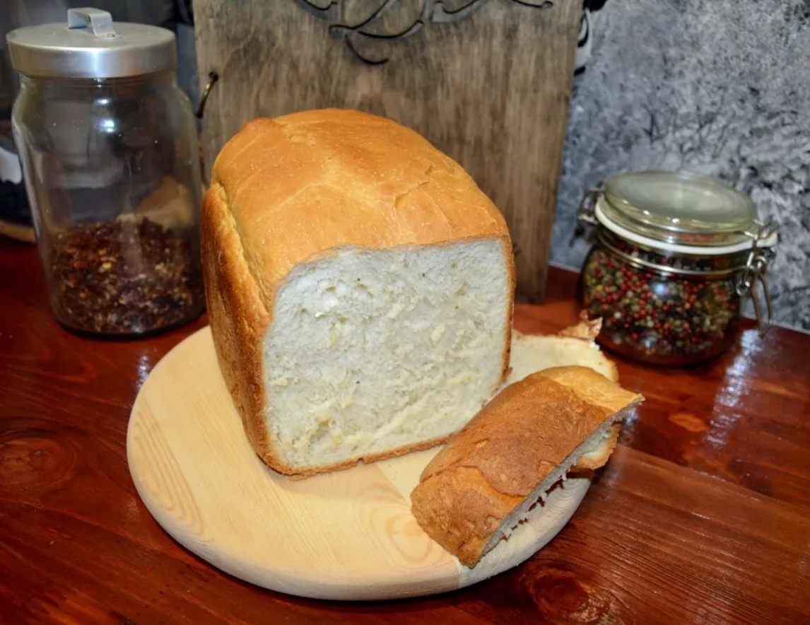 Домашний хлеб на молоке рецепт. Вкусный хлеб в хлебопечке. Домашний хлеб из хлебопечки. Домашний хлеб в хлебопечке. Молочный хлеб в хлебопечке.