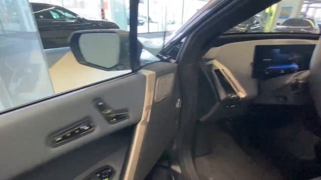 Електромобиль BMW iX. Автосалон БМВ, Германия смотреть онлайн