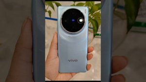 vivo X100 shows up in a live photo