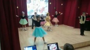 Зажигательный танец детей.