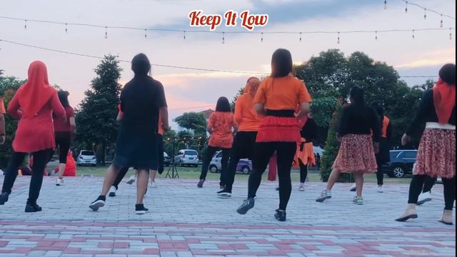 KEEP IT LOW LINE DANCE DEMO | Sebastiaan Holtland ( NL ) | FUCHSIA смотреть онлайн