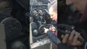 Снятие шкива коленвала крайслер 2.4 л.