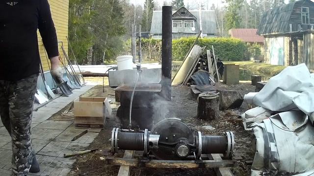 Самодельный двигатель для парового трактора заработал на пару.