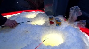Зимняя рыбалка с палаткой и комфортом! Плотва, Окунь, Подлещик. Ловля на мормышку