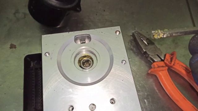 Mercedes ML350 2007г ремонт моторчика АБС. смотреть онлайн