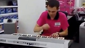 Продавец жжёт синтезатор YAMAHA