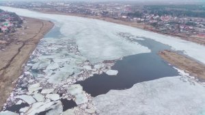 Ледоход на реке Великая. Псков. 2022г.
