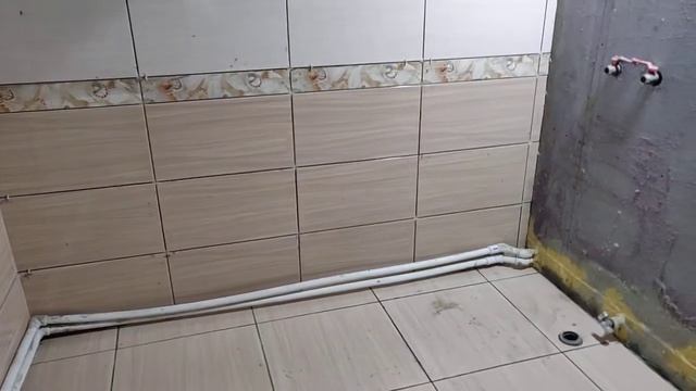 Доводим до ума пристрой из пеноблока. Внутри делаем полы, стены, отделка санузла. Часть 6. смотреть онлайн