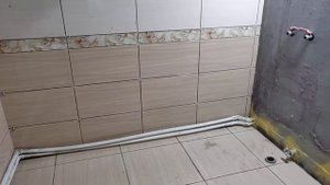 Доводим до ума пристрой из пеноблока. Внутри делаем полы, стены, отделка санузла. Часть 6.