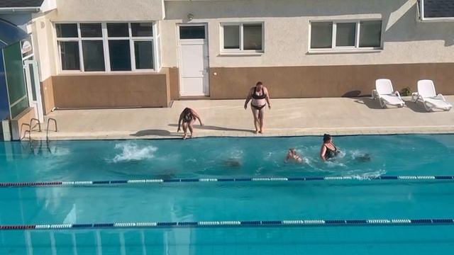 Бабуля, которая не сдается. Синхронное плавание смотреть онлайн