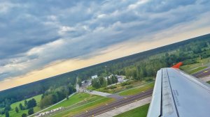 Взлёт из Риги, вид из салона. Airbus A320, VQ-BKT, "Аэрофлот"