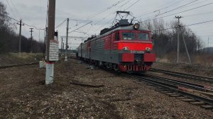 Электровоз ВЛ11М-408А/407 с грузовым поездом.