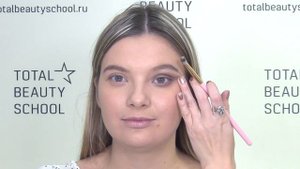 Простой вечерний макияж для зеленых глаз и светлых волос